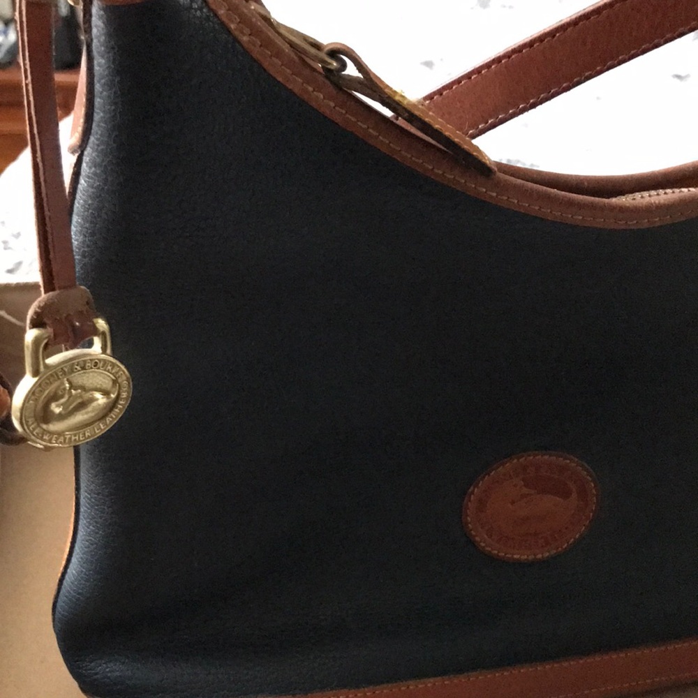 Dooney & Bourke bag leather look still great